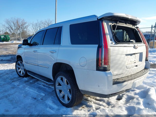 2017 CADILLAC ESCALADE 1GYS4BKJ0HR396107 Photo 2