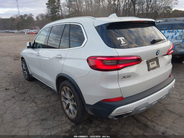 2019 BMW X5 5UXCR6C5XKLL11562 Photo 2