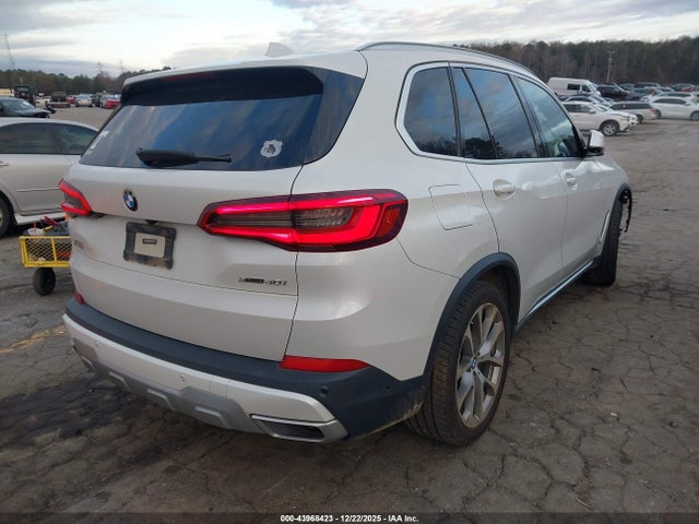 2019 BMW X5 5UXCR6C5XKLL11562 Photo 3