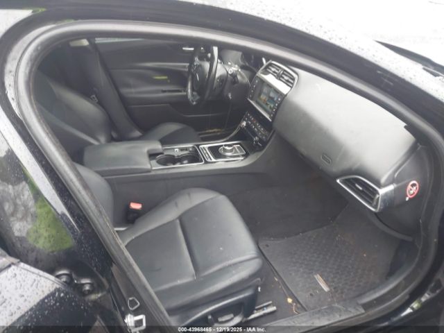2017 JAGUAR XE SAJAJ4BV3HA963211 Photo 4