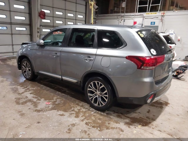 Mitsubishi Outlander Se 2018 JA4AD3A37JZ017369 Image 3