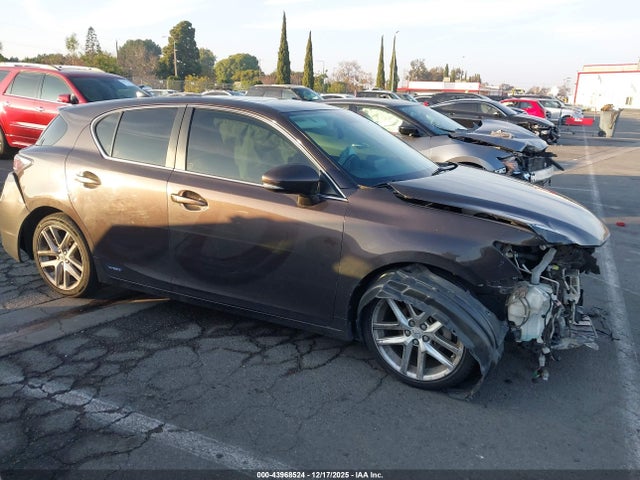 Lexus CT 200H 2014 JTHKD5BH7E2180312 Image 13