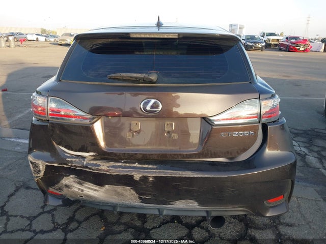 Lexus CT 200H 2014 JTHKD5BH7E2180312 Image 16