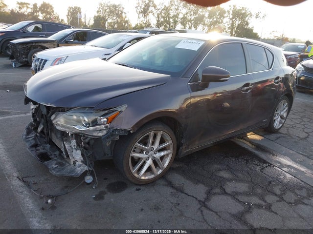 Lexus CT 200H 2014 JTHKD5BH7E2180312 Image 2