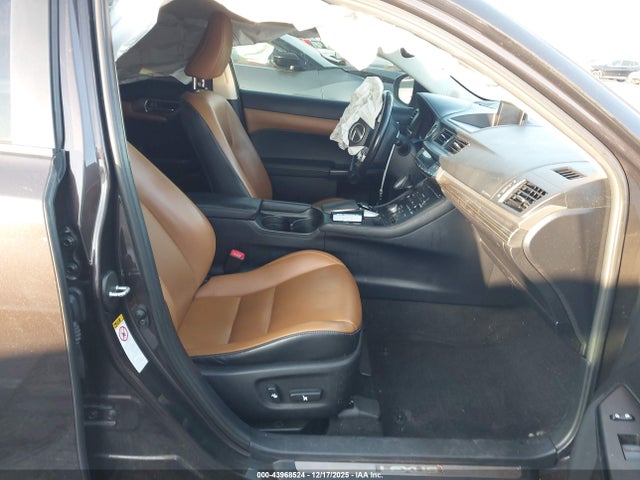 Lexus CT 200H 2014 JTHKD5BH7E2180312 Image 5