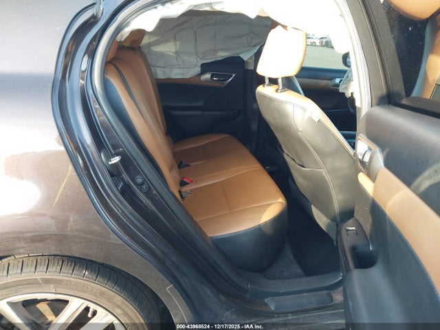 Lexus CT 200H 2014 JTHKD5BH7E2180312 Image 8