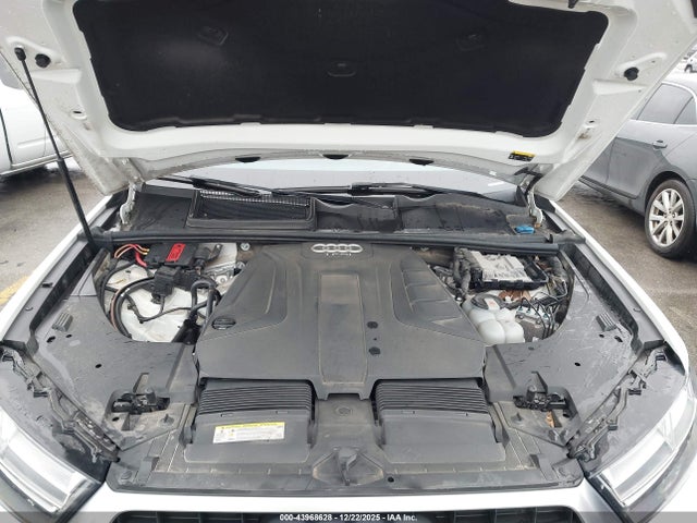 2017 AUDI Q7 WA1LHAF7XHD051519 Photo 9