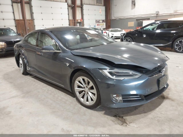 2017 TESLA MODEL S 5YJSA1E28HF181982 Photo 0