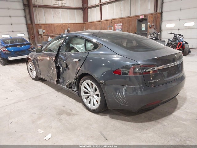 2017 TESLA MODEL S 5YJSA1E28HF181982 Photo 2