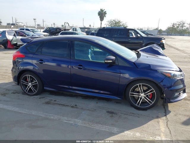 Ford FOCUS ST 2016 1FADP3L97GL212935 Image 13