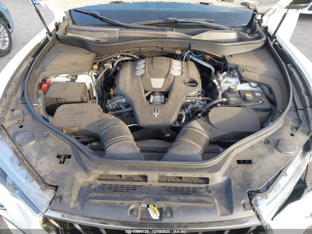 2022 MASERATI LEVANTE ZN661XUA7NX396413 Photo 9