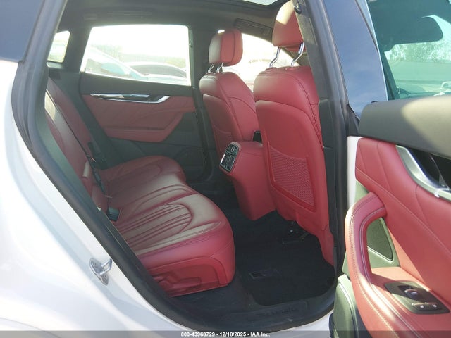 2022 MASERATI LEVANTE ZN661XUA7NX396413 Photo 7