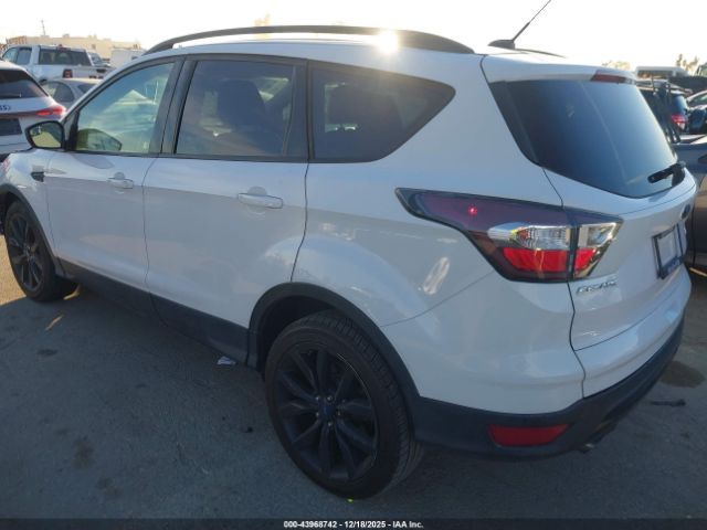 2017 FORD ESCAPE 1FMCU0GD7HUA14777 Photo 2