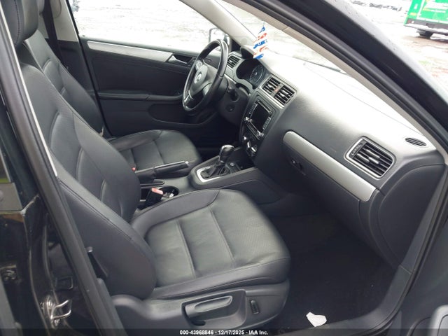 43968846 :رقم المزاد ، 3VWD17AJ5EM427108 vin ، 2014 Volkswagen Jetta 1.8t Se مزاد بيع