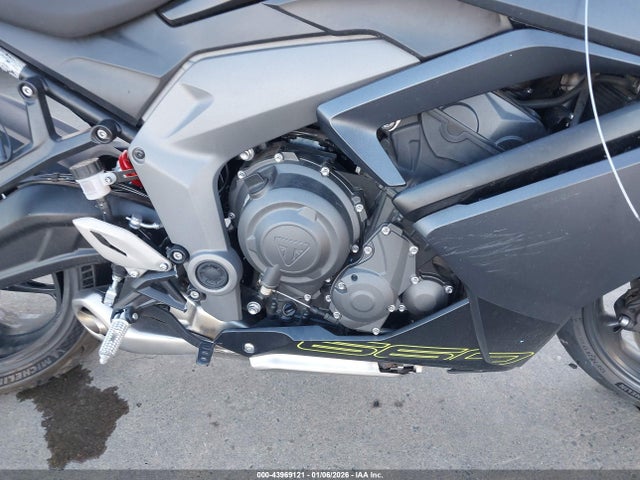 Triumph Motorcycle Daytona 660 2025 SMTL23UF3STBX9647 Image 8