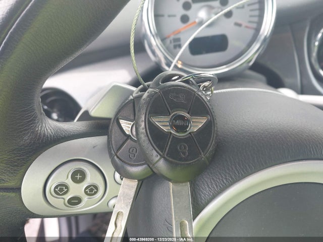 2006 MINI COOPER S WMWRH33596TK57106 Photo 10