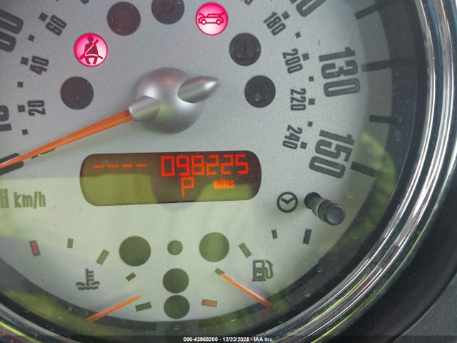 2006 MINI COOPER S WMWRH33596TK57106 Photo 6