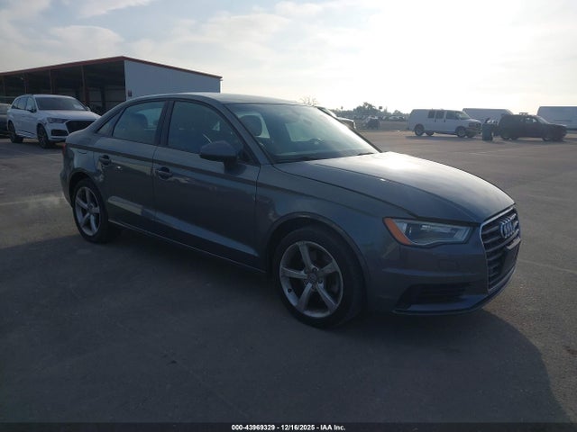 2015 AUDI A3 WAUBFGFF5F1130545 Photo 0