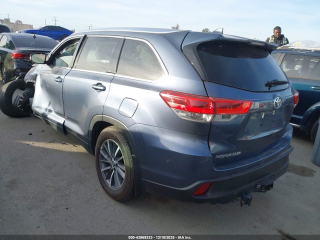 5TDJZRFH9KS998774 Toyota Highlander Xle