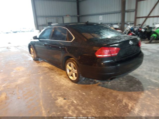 2015 VOLKSWAGEN PASSAT 1VWAS7A31FC109880 Photo 2