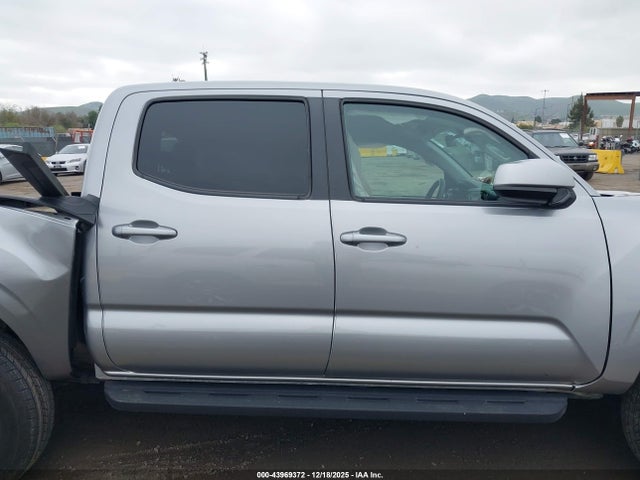 5TFAX5GN2JX118543 Toyota Tacoma Sr