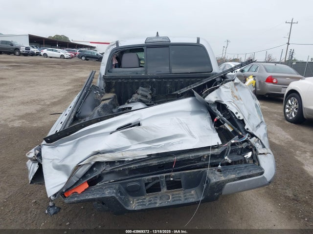 5TFAX5GN2JX118543 Toyota Tacoma Sr