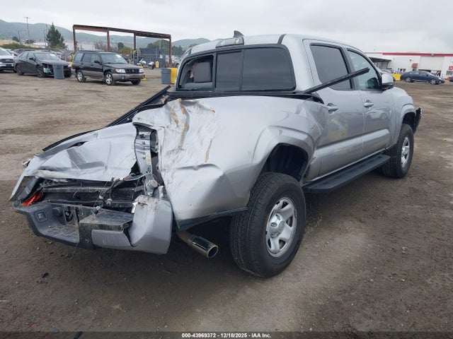 5TFAX5GN2JX118543 Toyota Tacoma Sr