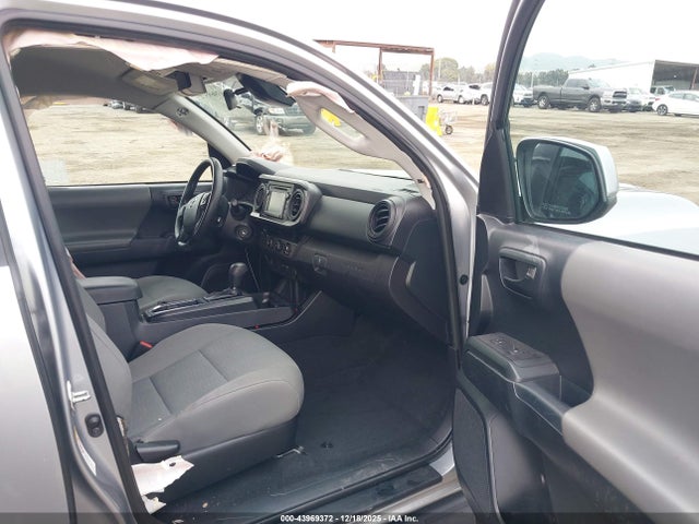5TFAX5GN2JX118543 Toyota Tacoma Sr