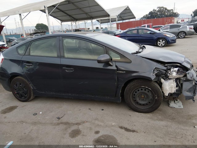Toyota Prius Three 2015 JTDKN3DUXF0459067 Image 13