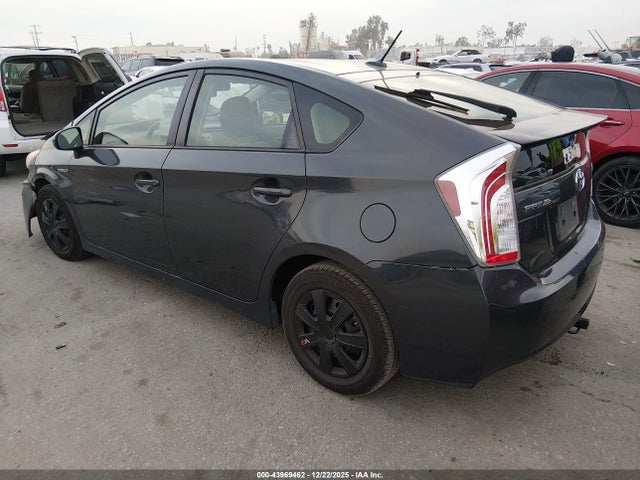 2015 TOYOTA PRIUS JTDKN3DUXF0459067 Photo 2
