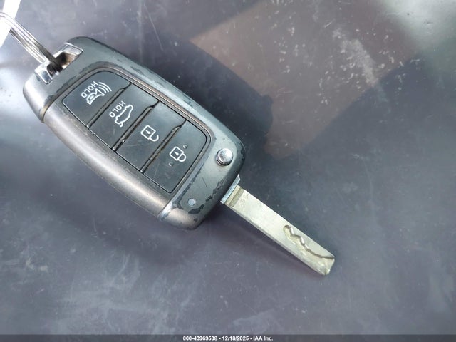 5NPLL4AG1NH072598 Hyundai ELANTRA SE
