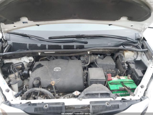 2017 TOYOTA SIENNA 5TDKZ3DC7HS879199 Photo 9