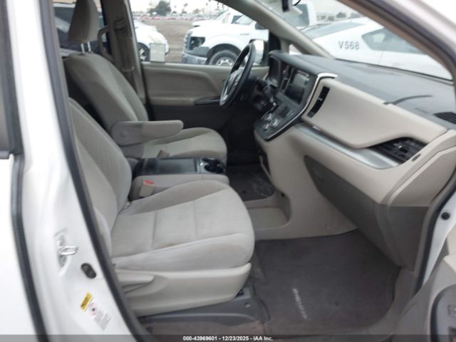 2017 TOYOTA SIENNA 5TDKZ3DC7HS879199 Photo 4