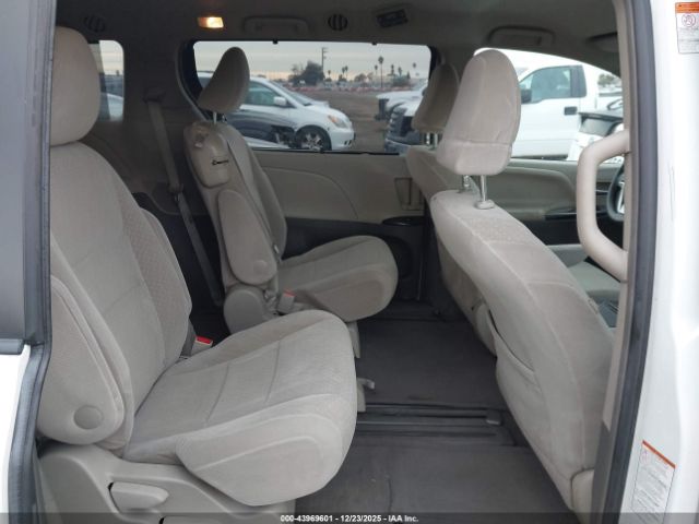 2017 TOYOTA SIENNA 5TDKZ3DC7HS879199 Photo 7