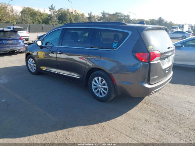 2017 CHRYSLER PACIFICA 2C4RC1BG7HR702459 Photo 2