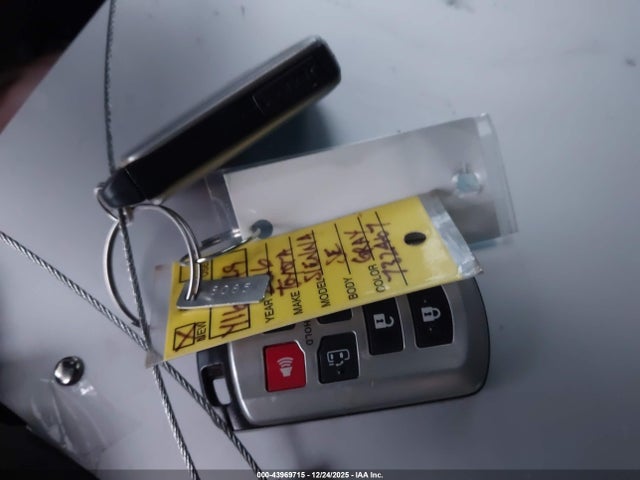 5TDXK3DC5GS732467 Toyota Sienna Se Premium 8 Passenger