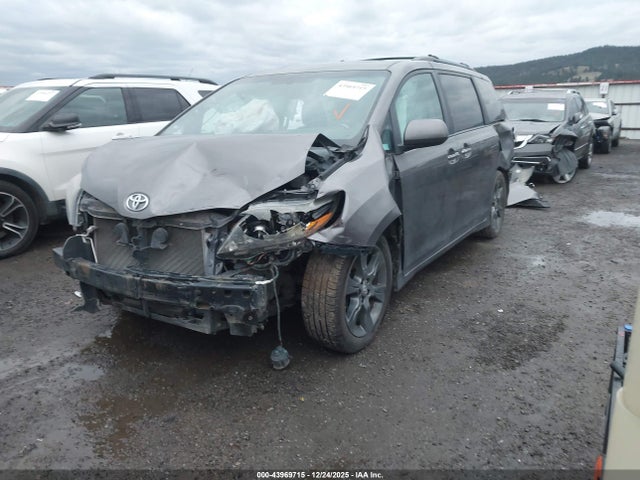 5TDXK3DC5GS732467 Toyota Sienna Se Premium 8 Passenger