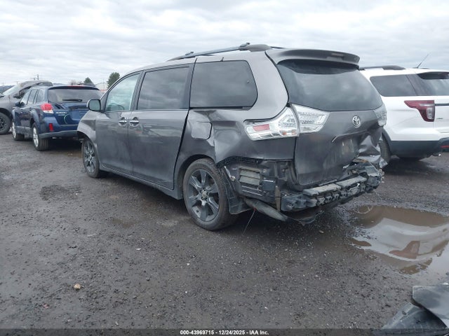 5TDXK3DC5GS732467 Toyota Sienna Se Premium 8 Passenger