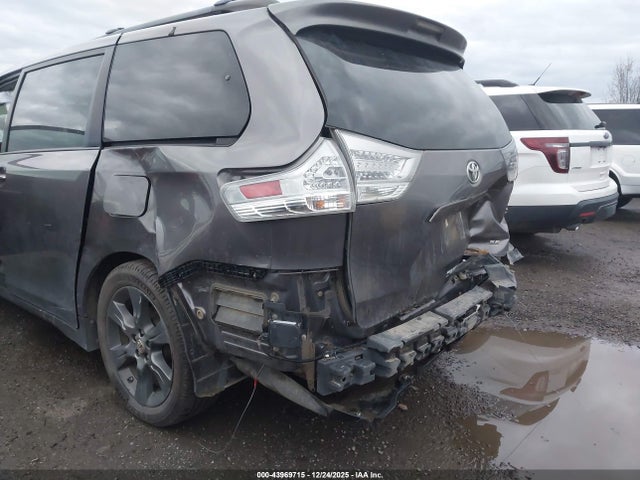 5TDXK3DC5GS732467 Toyota Sienna Se Premium 8 Passenger