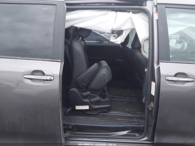 5TDXK3DC5GS732467 Toyota Sienna Se Premium 8 Passenger