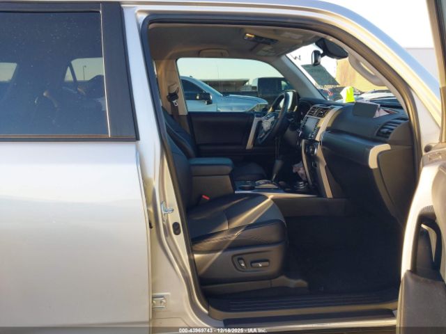 2021 TOYOTA 4RUNNER JTEMU5JR9M5929107 Photo 4