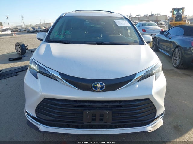 5TDJSKFC6RS149227 Toyota SIENNA XLE