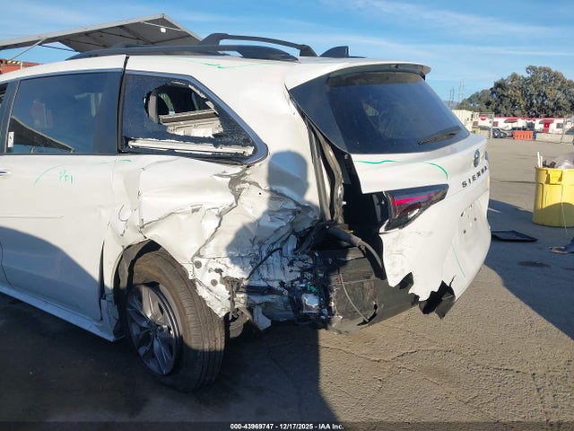 5TDJSKFC6RS149227 Toyota SIENNA XLE