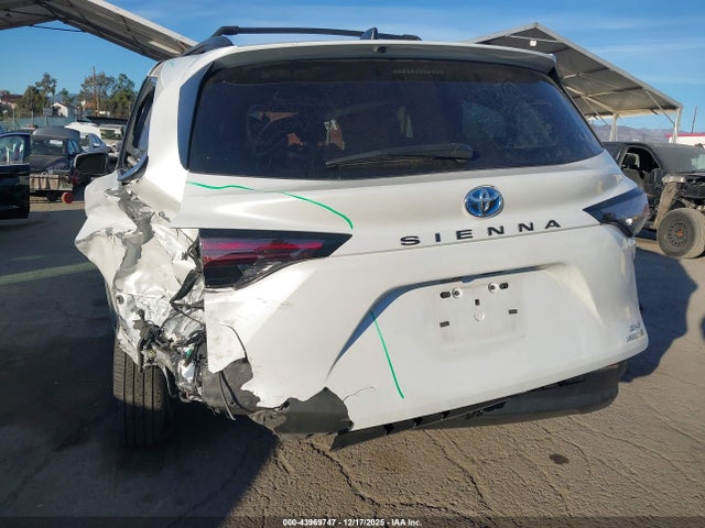 5TDJSKFC6RS149227 Toyota SIENNA XLE