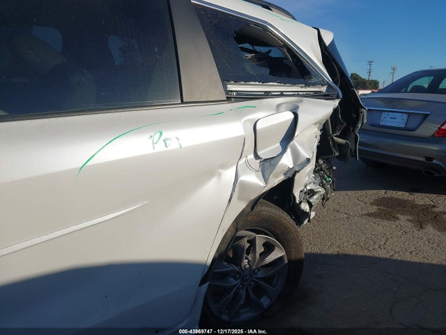 5TDJSKFC6RS149227 Toyota SIENNA XLE