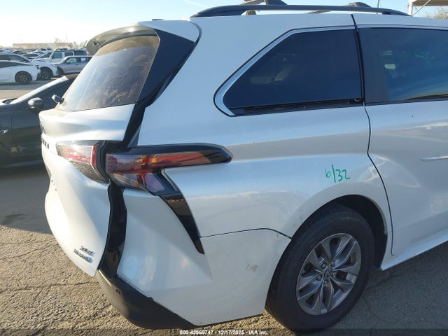 5TDJSKFC6RS149227 Toyota SIENNA XLE
