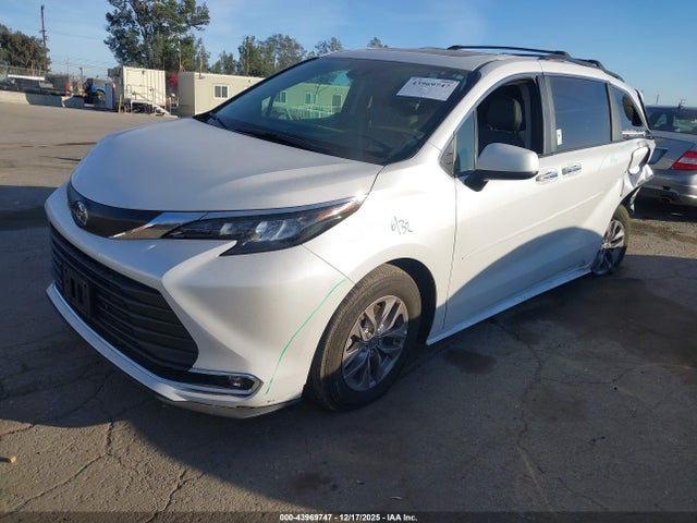 2024 TOYOTA SIENNA 5TDJSKFC6RS149227 Photo 1