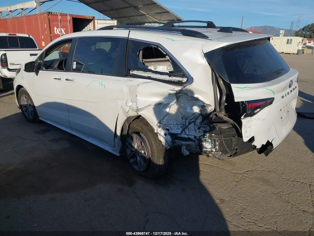 2024 TOYOTA SIENNA 5TDJSKFC6RS149227 Photo 2