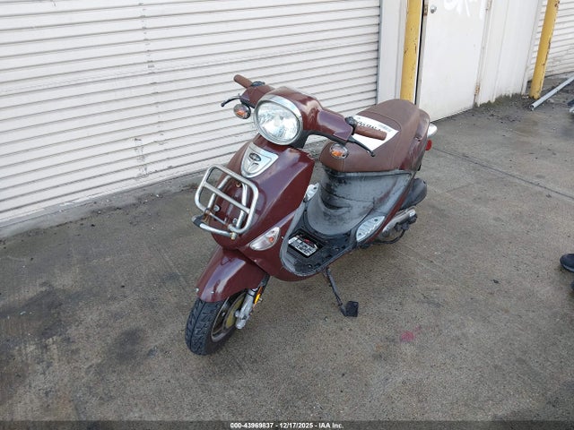 Genuine Scooter Co. Buddy 125 2014 RFVPAC20XE1016742 Image 2