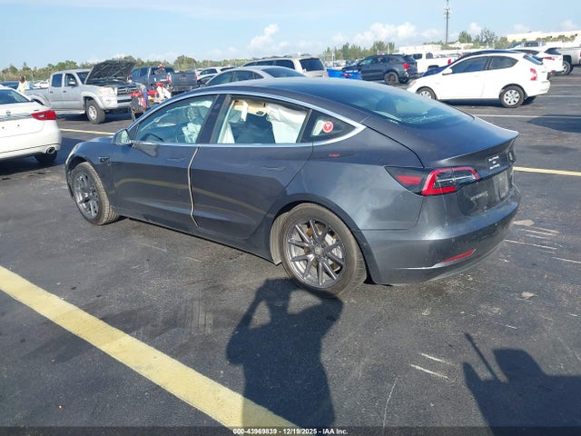 2018 TESLA MODEL 3 5YJ3E1EA7JF026779 Photo 2